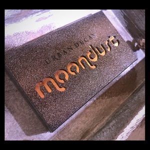 -SOLD- Urban Decay Moondust Palette
